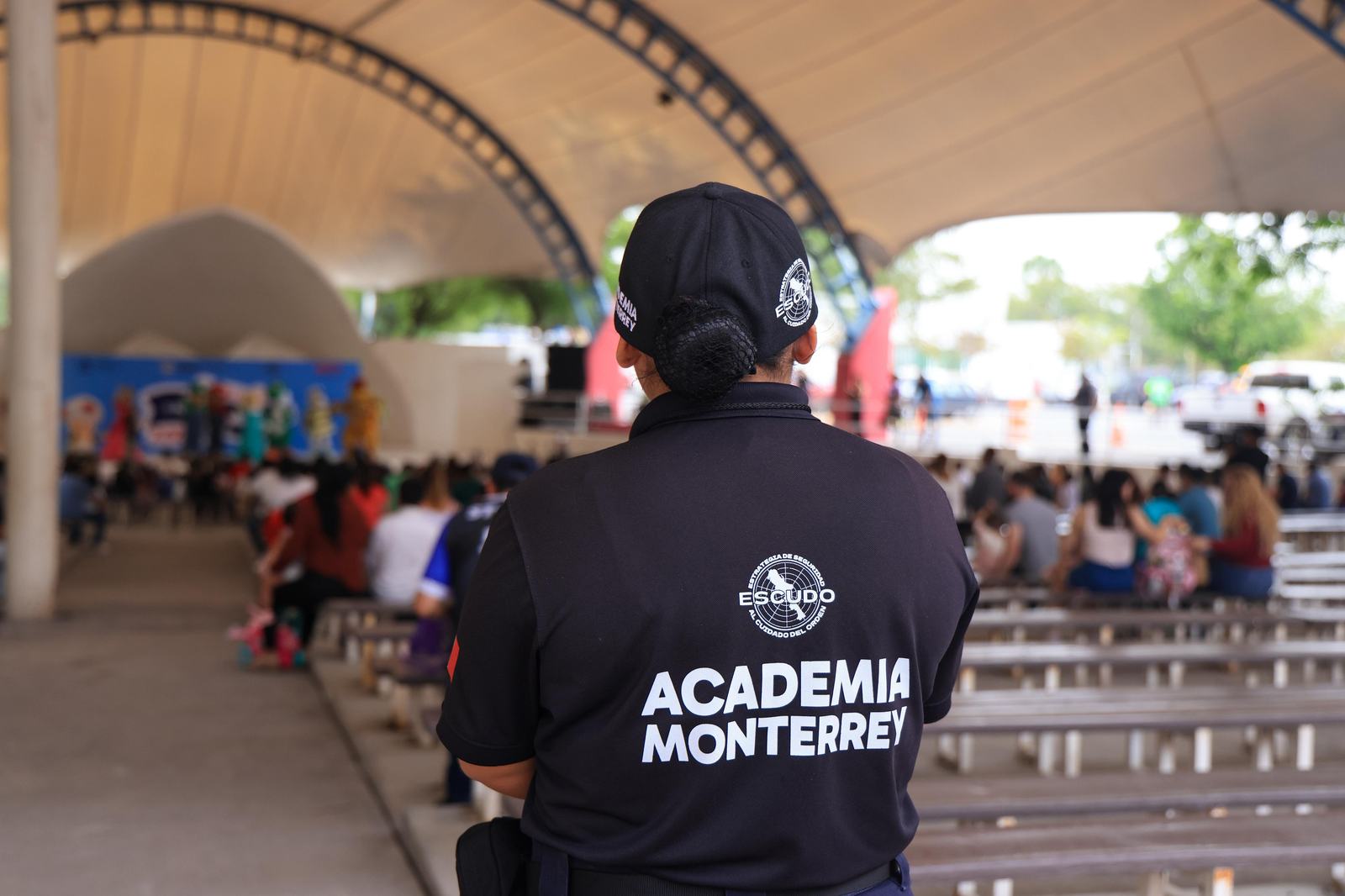 Festejan a hijos de policías y tránsitos de Monterrey