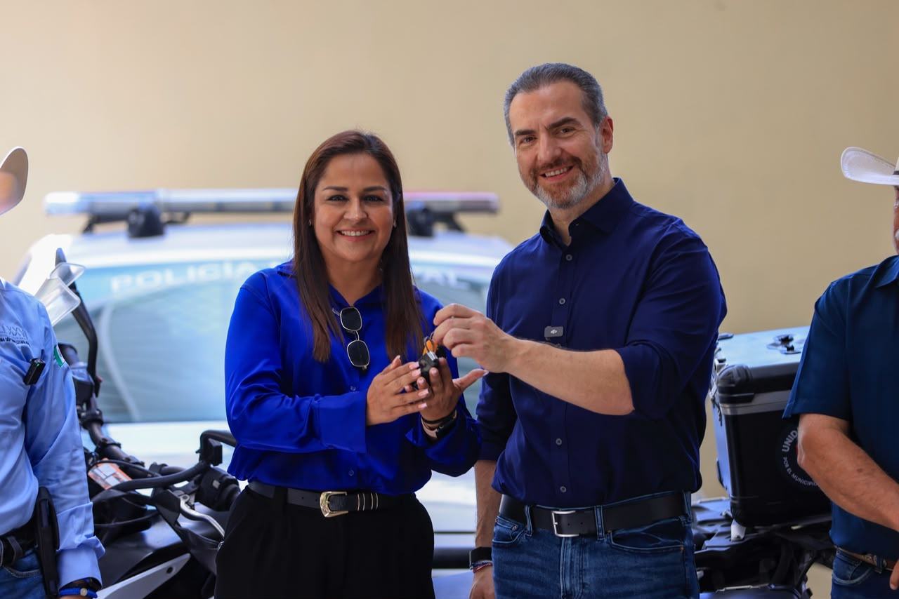 Entrega Adrián de la Garza patrullas a los municipios de Anáhuac, Bustamante y Lampazos