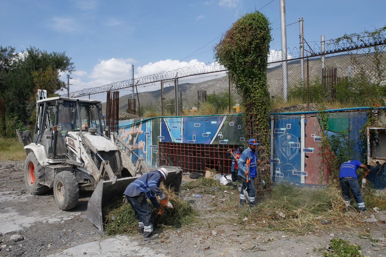Realiza Gobierno de Monterrey limpieza preventiva ante pronósticos de lluvias