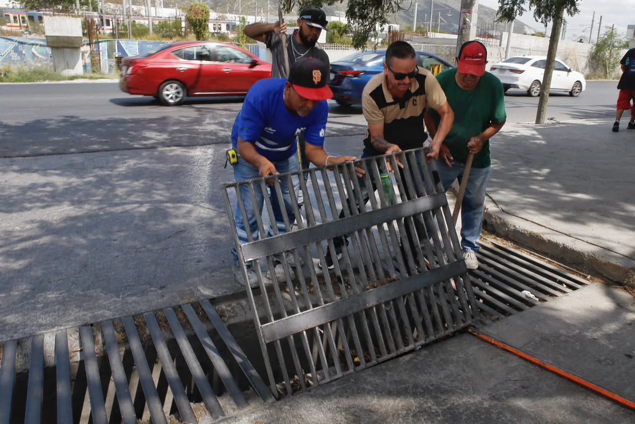 Realiza Gobierno de Monterrey limpieza preventiva ante pronósticos de lluvias