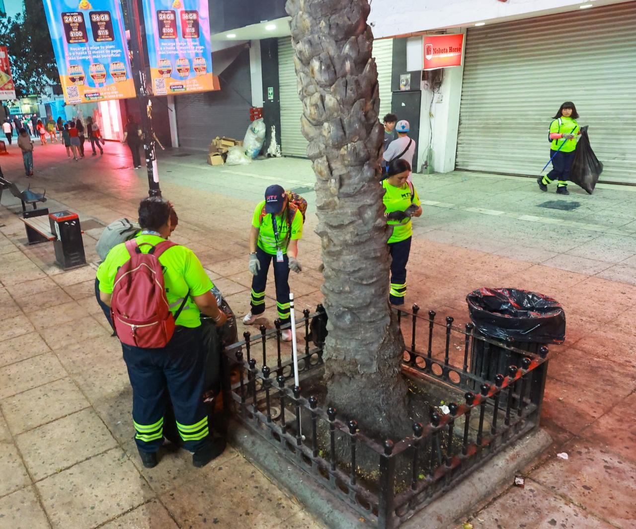 Retira Gobierno de Monterrey 12 toneladas de basura de zona de Regio Fest
