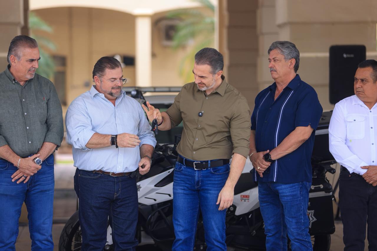 Entrega Adrián de la Garza 10 vehículos para la seguridad pública en zona citrícola