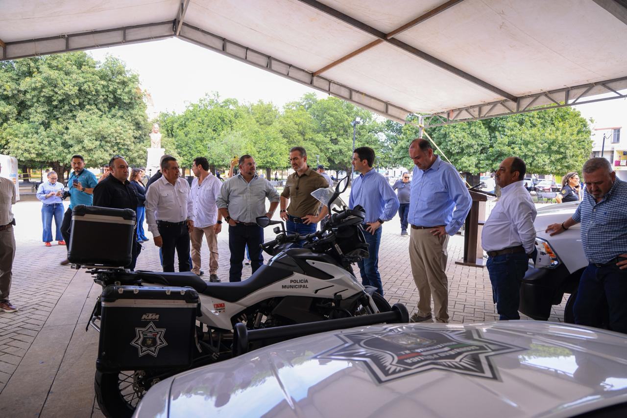Entrega Adrián de la Garza 10 vehículos para la seguridad pública en zona citrícola
