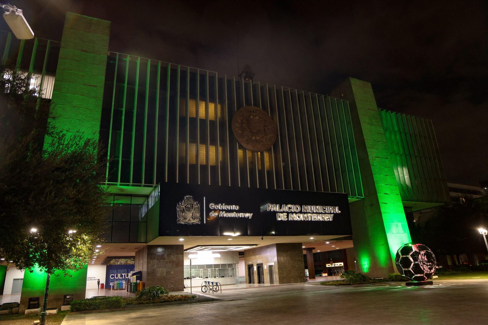 Se ilumina de verde el Palacio Municipal en favor de la salud mental
