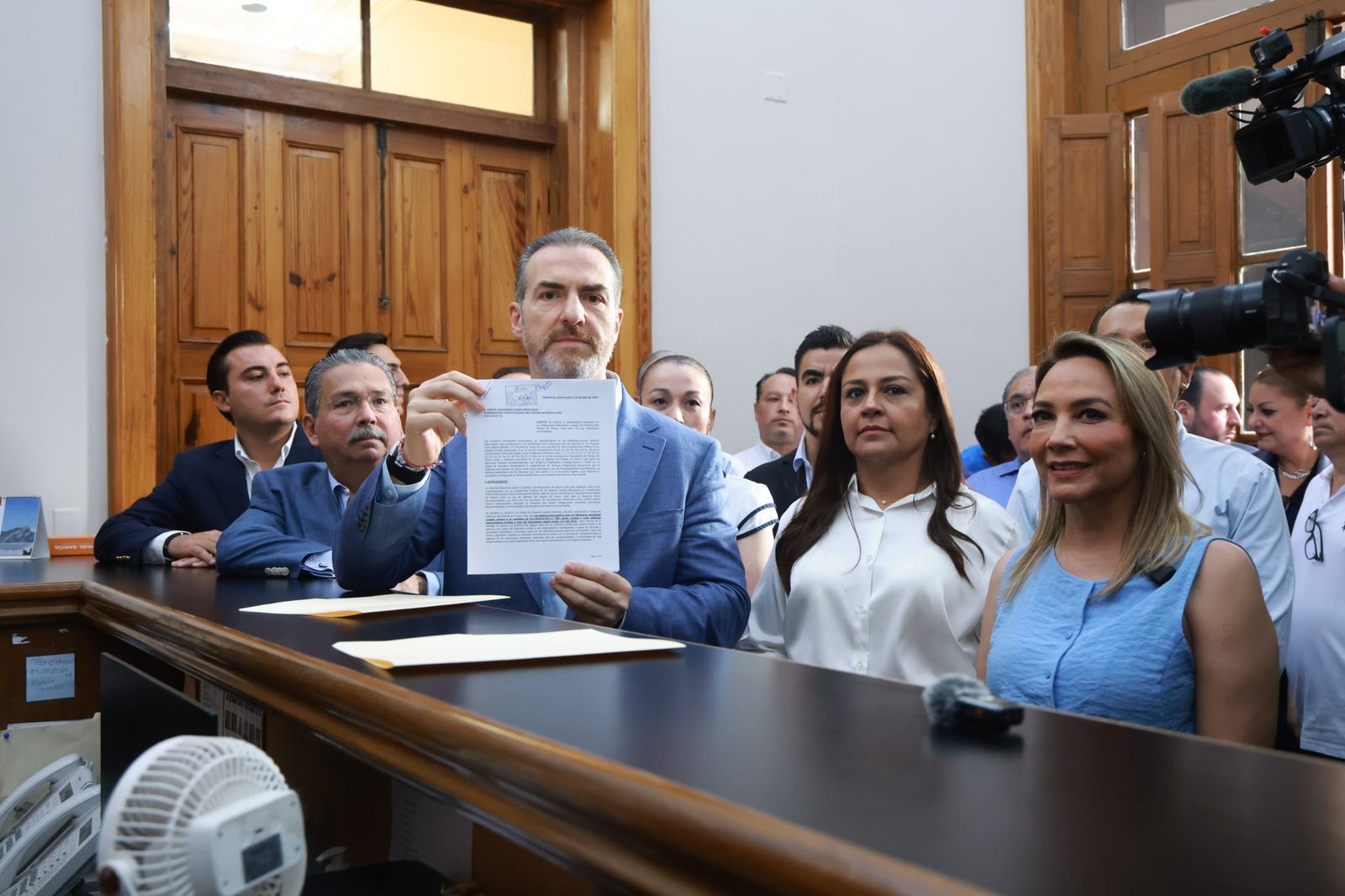 Exigen alcaldes de Nuevo León al Estado pago inmediato de adeudos a municipios