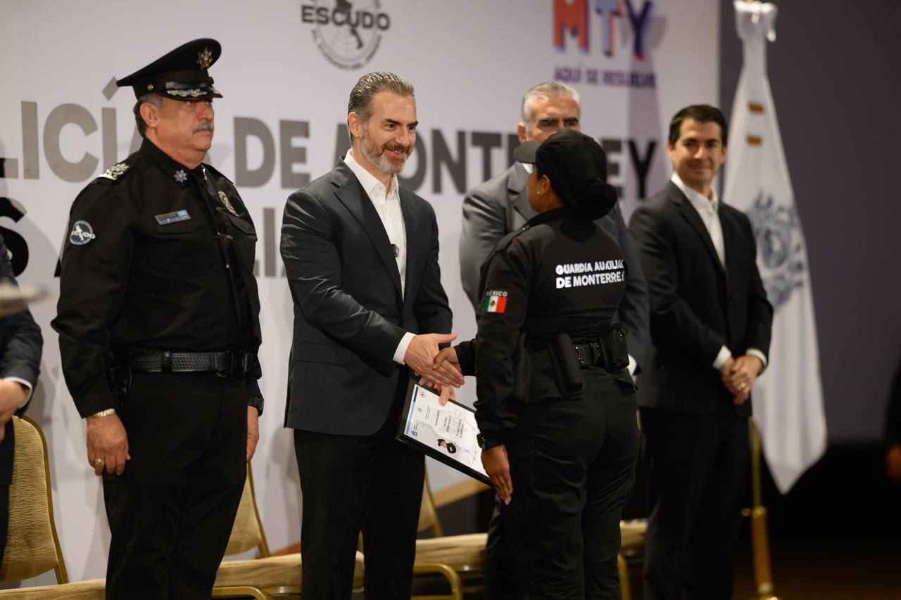 Crece fuerza policial de Monterrey con 166 nuevos elementos