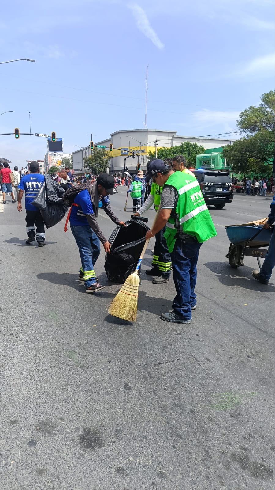 Recolecta Servicios Públicos de Monterrey más de 30 toneladas de basura en el primer cuadro de la ciudad