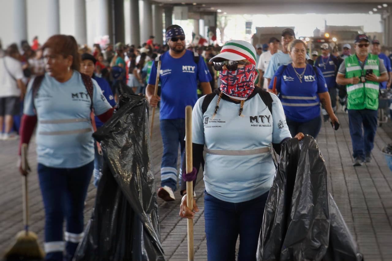Recolecta Servicios Públicos de Monterrey más de 30 toneladas de basura en el primer cuadro de la ciudad