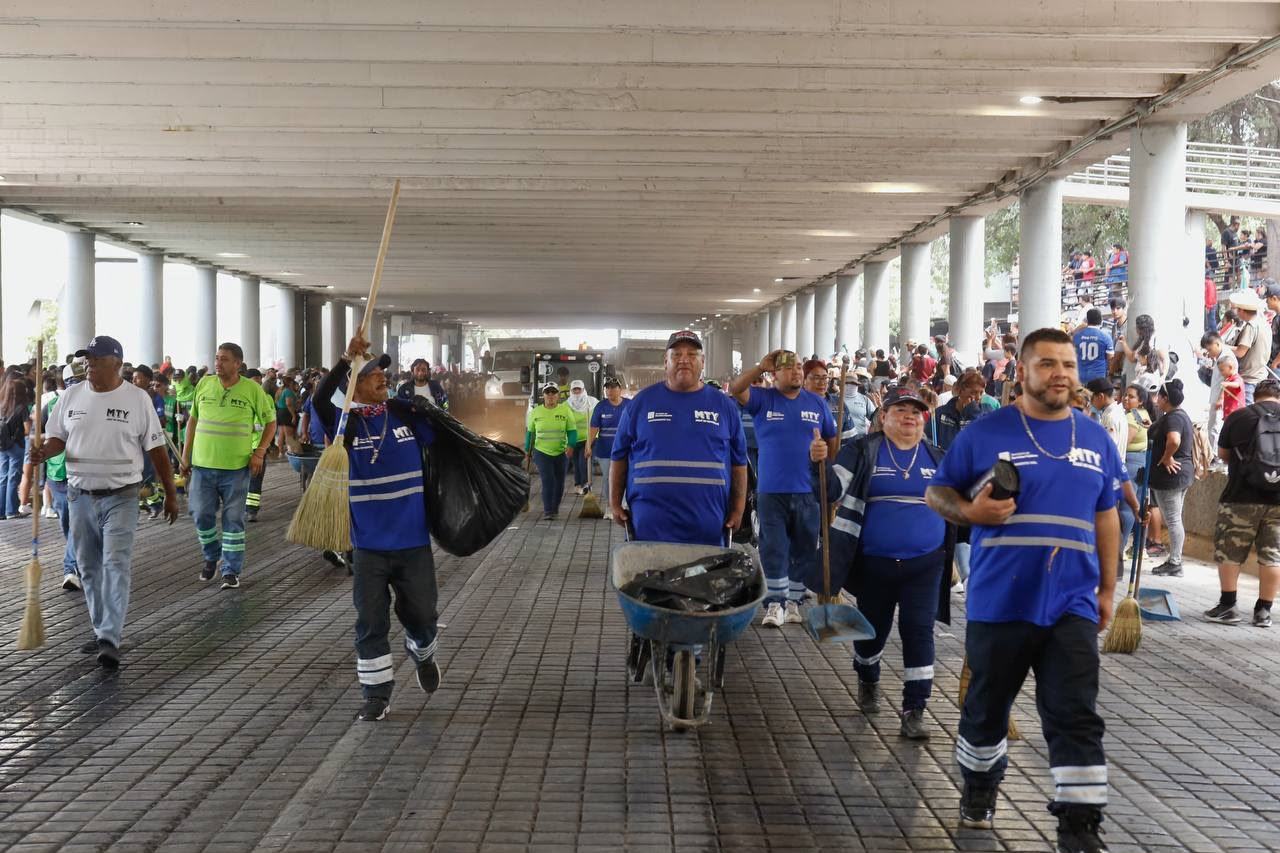 Recolecta Servicios Públicos de Monterrey más de 30 toneladas de basura en el primer cuadro de la ciudad