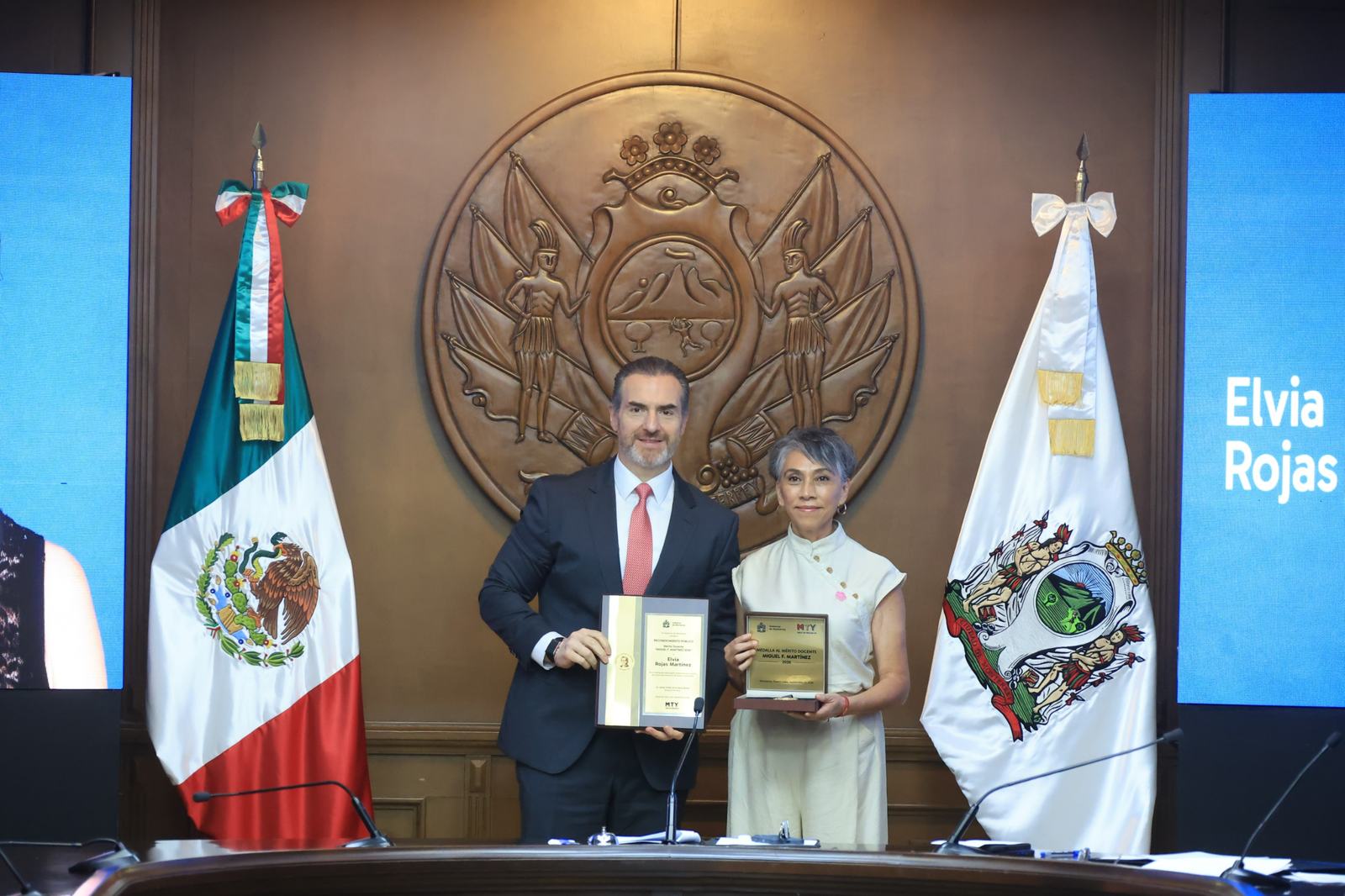 Entrega Monterrey el reconocimiento público al magisterio “Miguel F. Martínez” a 10 docentes