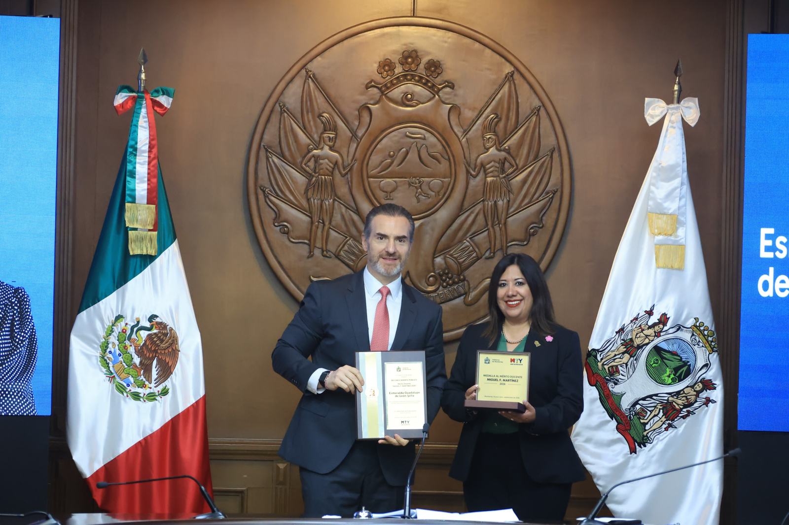 Entrega Monterrey el reconocimiento público al magisterio “Miguel F. Martínez” a 10 docentes