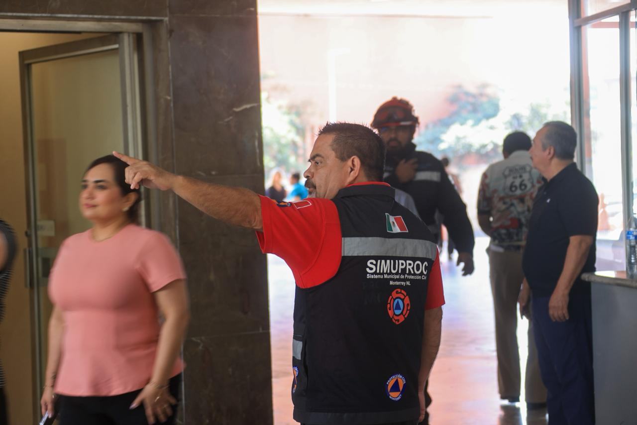 Participan empleados de Monterrey en el simulacro nacional de desalojo