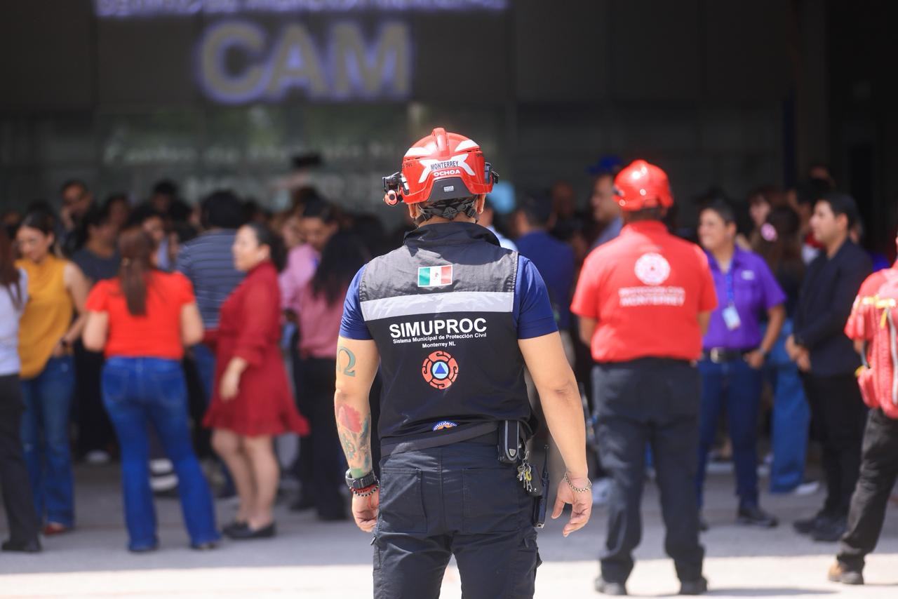 Participan empleados de Monterrey en el simulacro nacional de desalojo