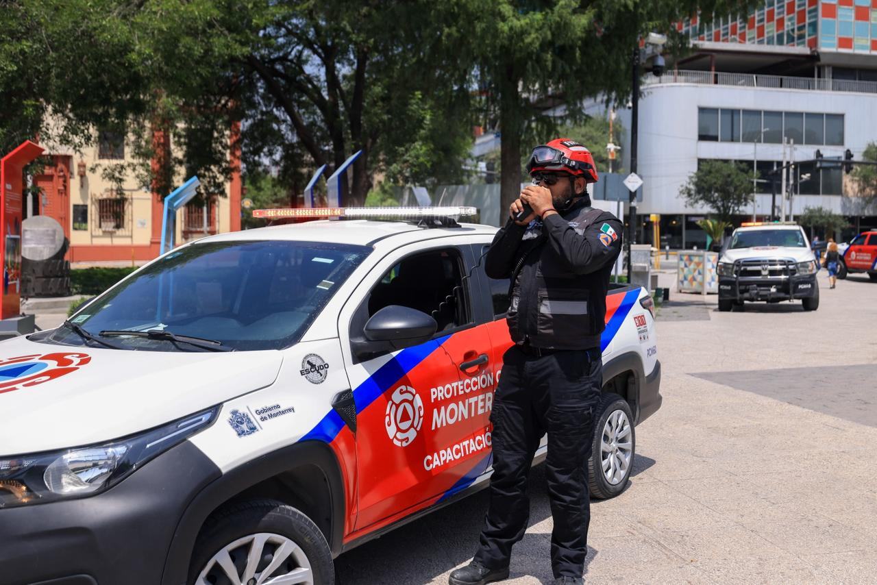 Participan empleados de Monterrey en el simulacro nacional de desalojo