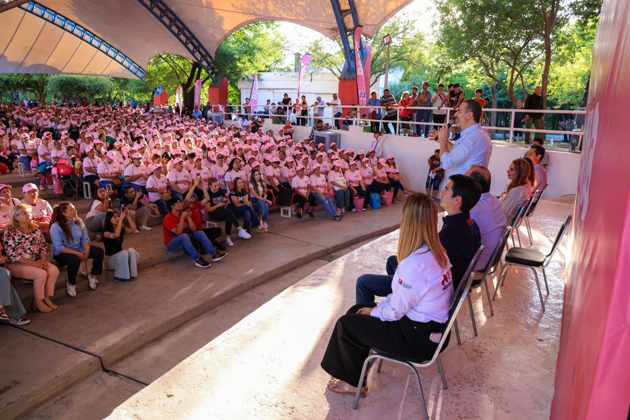 Entrega Gobierno de Monterrey mil 200 tarjetas regia plus