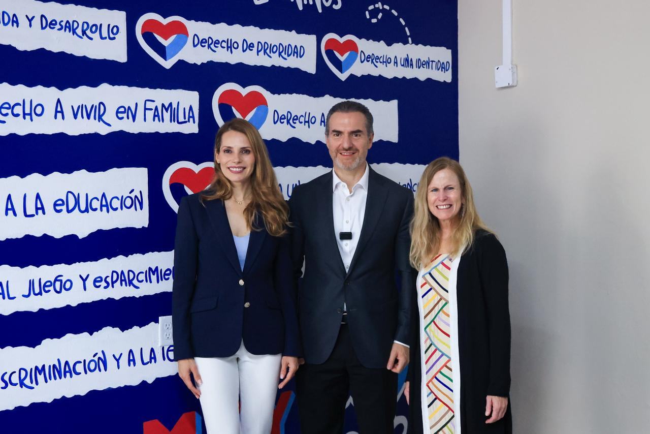 Visita cónsul de Estados Unidos instalaciones renovadas de PAPTI