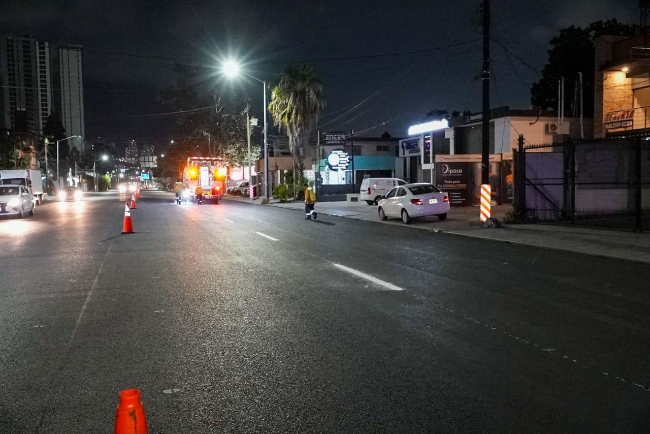 Monterrey fortalece la seguridad vial con trabajos de delimitación de carriles en Paseo de los Leones