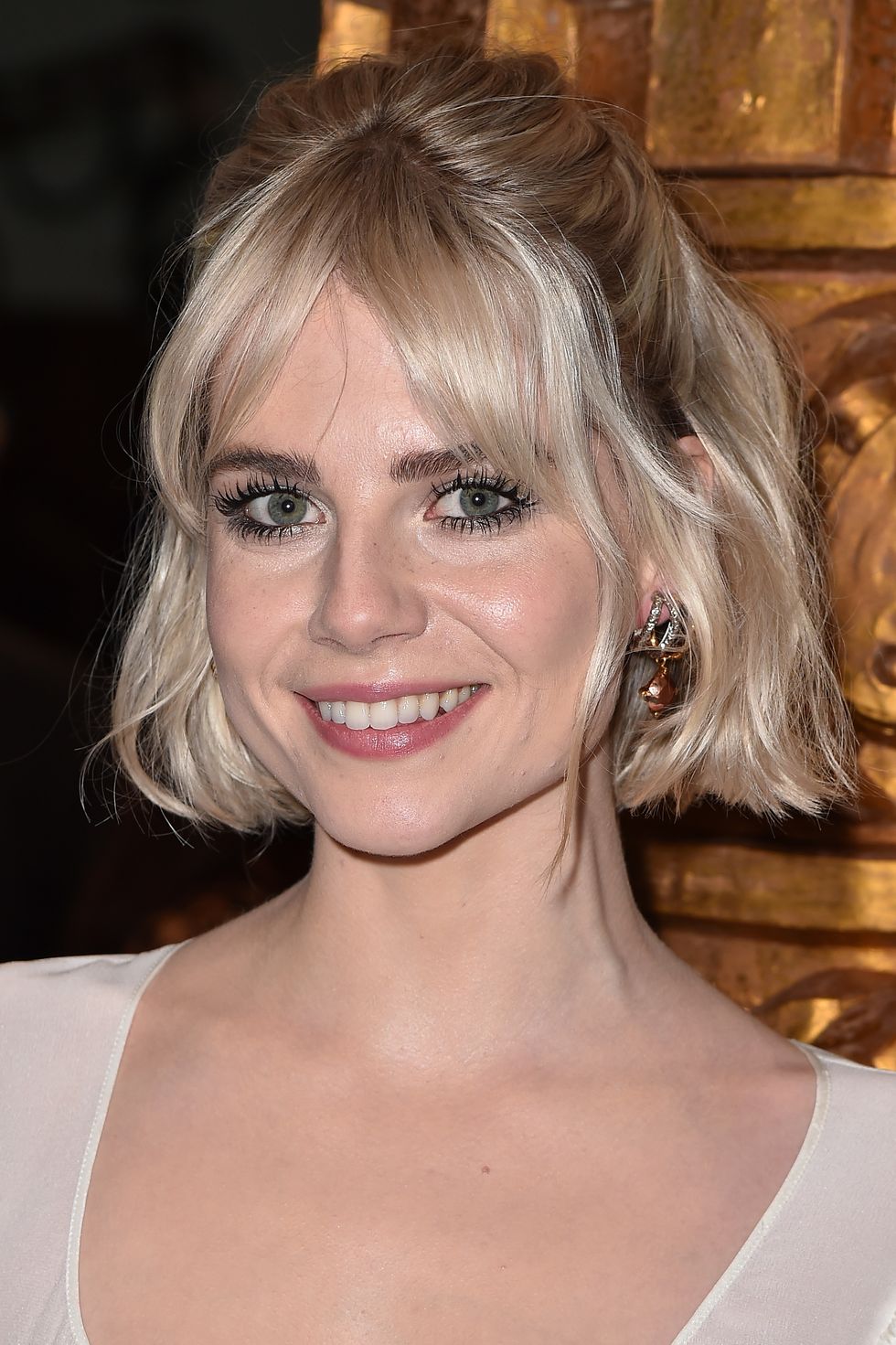 Wispy bangs for every season