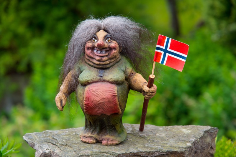 TROLL - Definition and synonyms of troll in the English dictionary