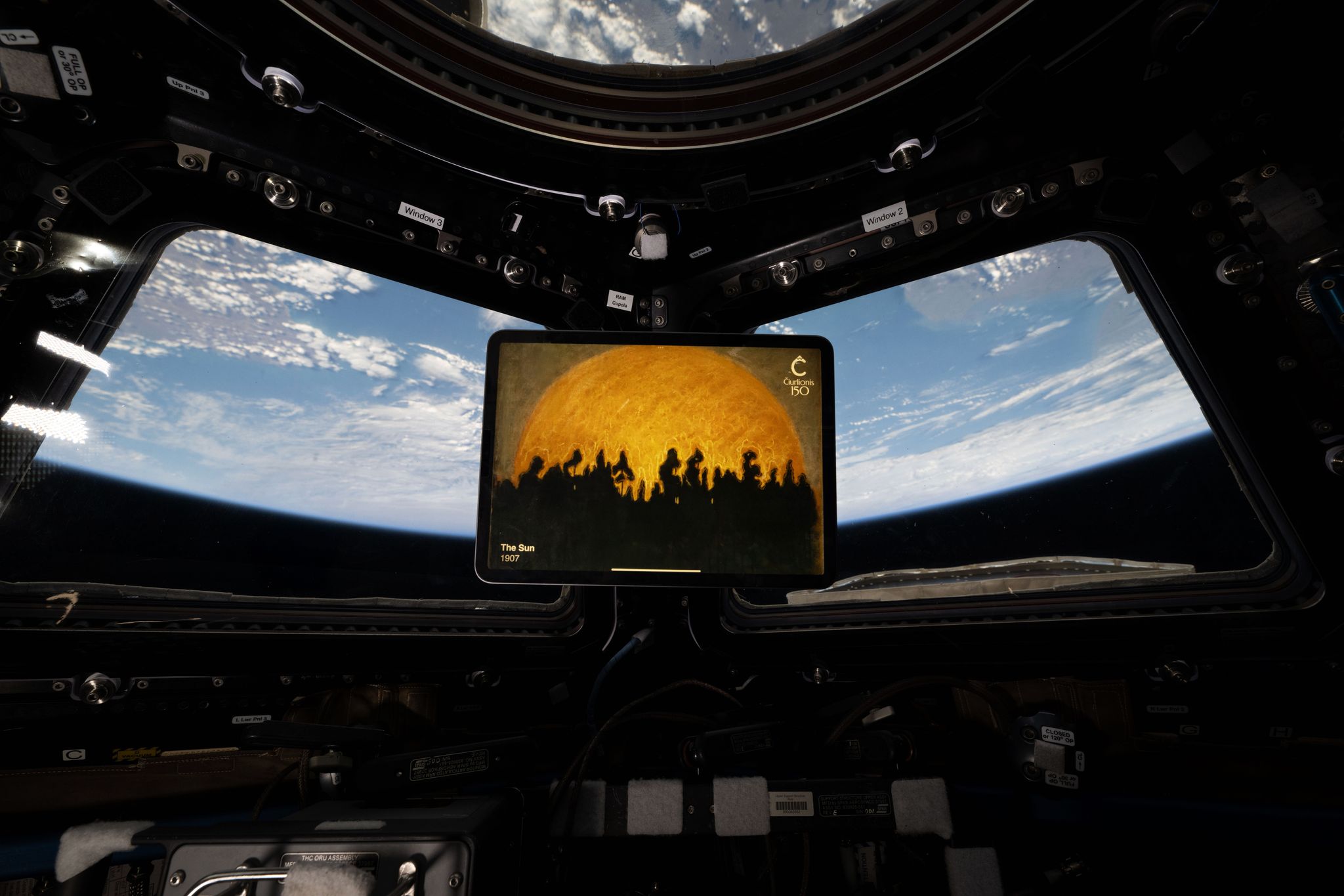 Čiurlionio menas pakilo į kosmosą: NASA astronautas perdavė sveikinimą iš Tarptautinės kosminės stoties