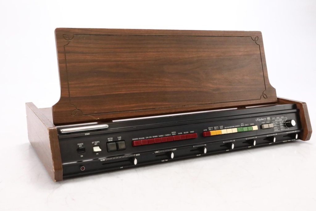 Roland TR 77
