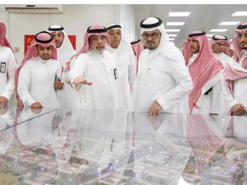 Tinjau Proyek Bus Makkah, Wakil Emir Pastikan Peningkatan Layanan Transportasi bagi Jemaah Haji Umrah