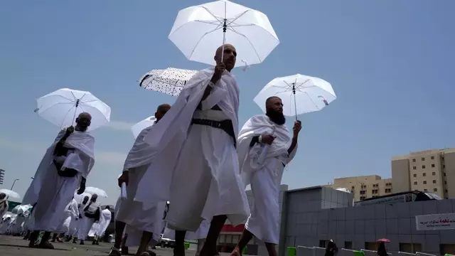 Bolehkah Jemaah Haji Memakai Payung saat Ihram ?