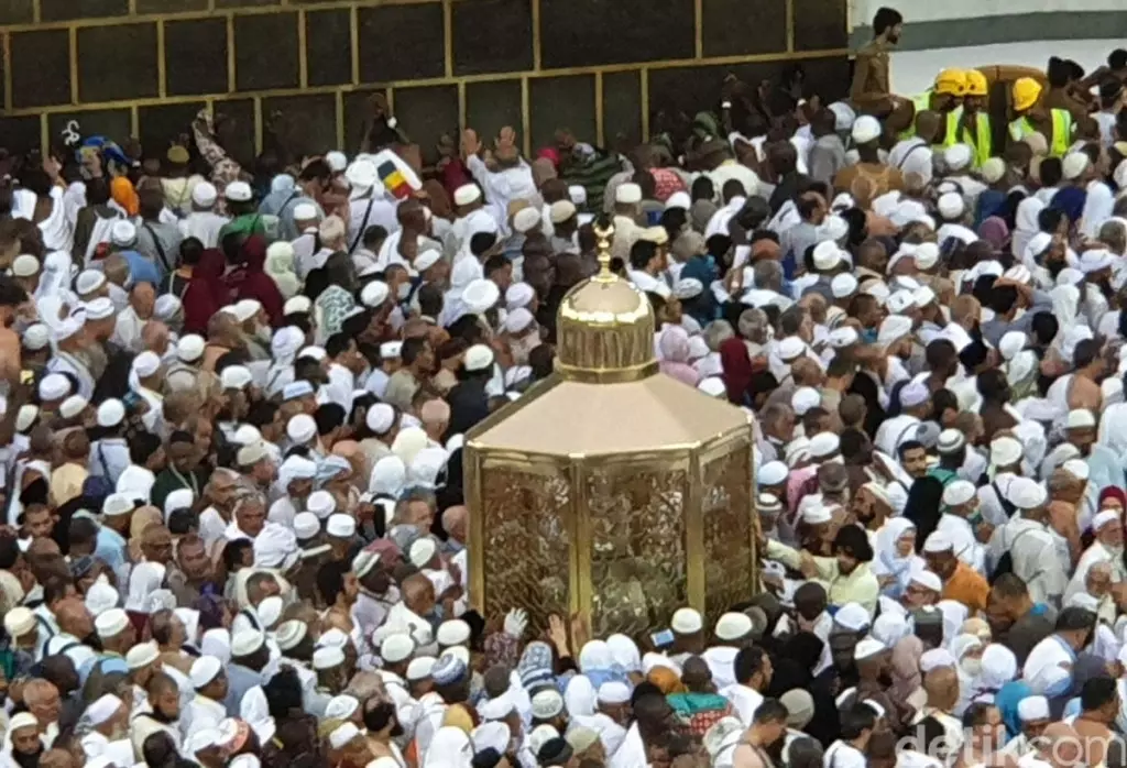 Lafalkan Doa Ini Ketika Thawaf dan Melintasi Maqam Ibrahim