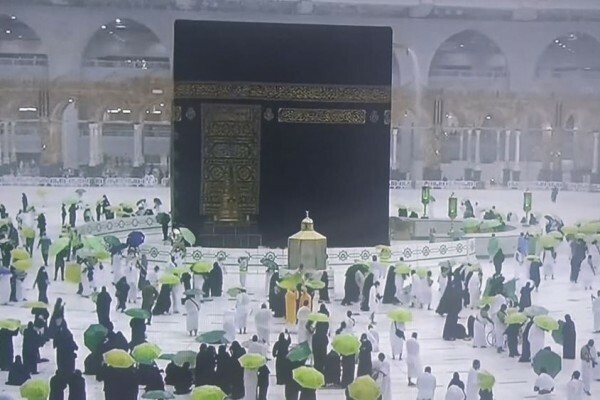 Masuk Musim Hujan, Saudi Bagikan Tips Tetap Aman dan Nyaman Jalankan Ibadah di Masjidil Haram