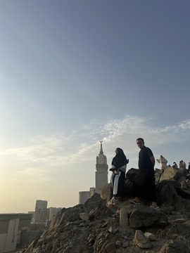 Menikmati Pesona Jabal Khandamah di Makkah