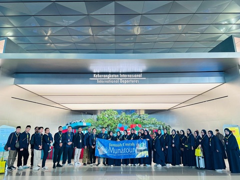 Umroh Libur Sekolah 21 Desember 2025 Bersama Munatour: Berangkat Bareng Ustadz Muawiyah Firdaus Sanusi, Nyaman untuk Keluarga