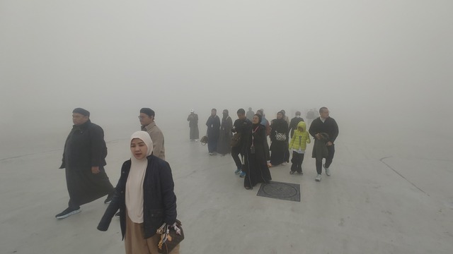 Tips Umroh Musim Dingin: Tetap Nyaman Ibadah Meski Suhu Madinah 7°C