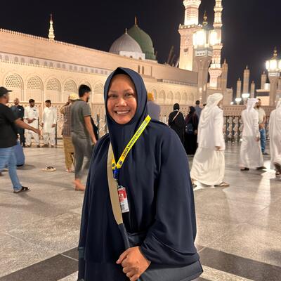 Alhamdulillah, perjalanan umroh kami sekeluarga pada 17 Januari 2026 lalu bersama JMI Tours berjalan sangat lancar. Fasilitas hotelnya dekat dengan Masjidil Haram, jadi sangat memudahkan kami untuk beribadah. Terima kasih JMI Tours, semoga semakin sukses!