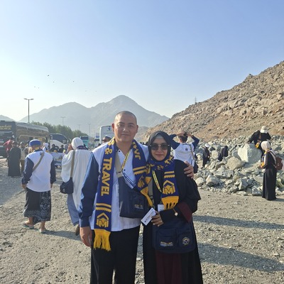 Saya dan istri sangat bersyukur bisa berangkat umroh bersama JMI Tours. Semuanya sesuai dengan yang dijanjikan, tidak ada biaya tersembunyi. Transparan dan terpercaya.