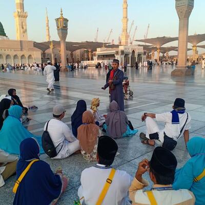 Jamaah Umroh di Masjid Nabawi