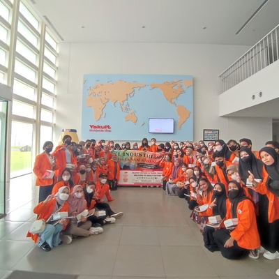 Kunjungan Grup Overland PKL Industri STIKES Nani Hasanuddin Makassar di PT. Yakult di Mojokerto, Jawa Timur