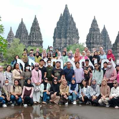 STIKES Nani Hasanuddin City Tour ke Candi Prambanan,Yogyakarta