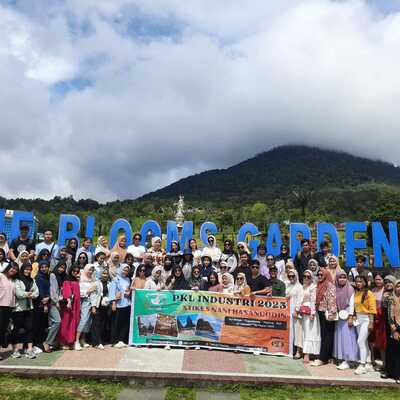 Grup STIKES Nani Hasanuddin City Tour ke The Bloom Garden Bali 