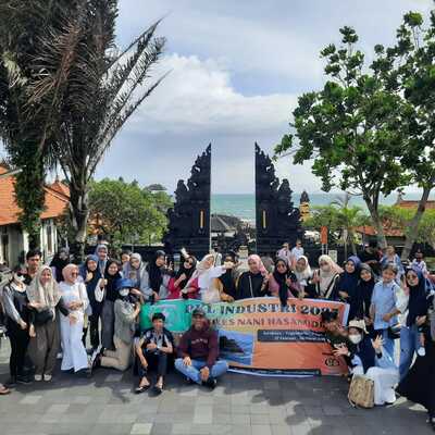 City Tour Grup Mahasiswa D3 Farmasi STIKES Nani Hasanuddin di Candi Kuning Bedugul Bali