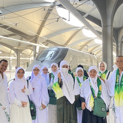 Naik Kereta Cepat Madinah Menuju Mekkah 