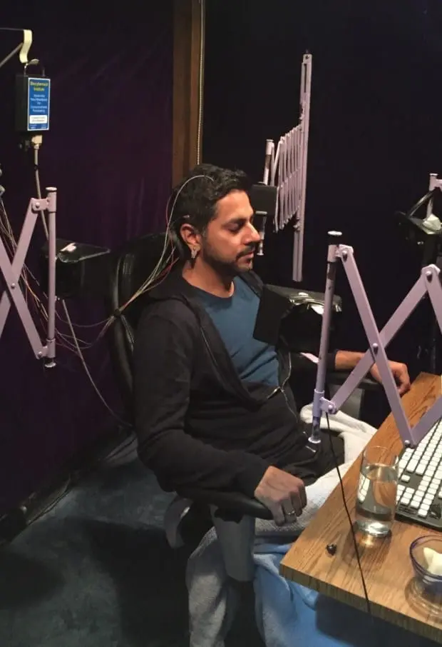 Studying brainwaves with Vishen Lakhiani in meditation