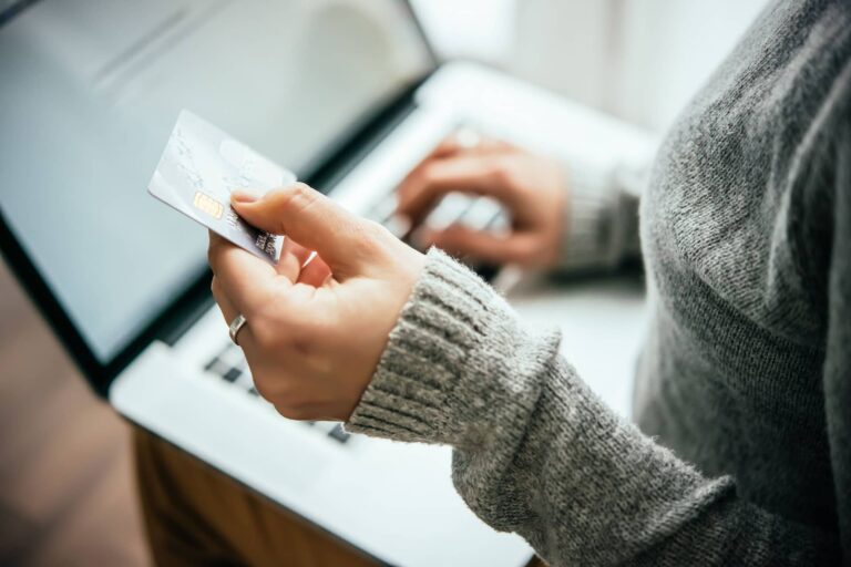 woman hand holding credit card