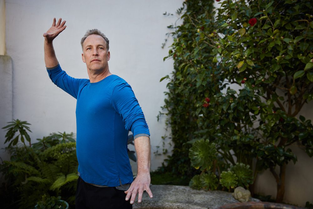 Lee Holden doing qigong for its benefits
