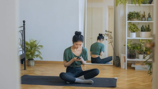 Woman using free meditation apps on her phone