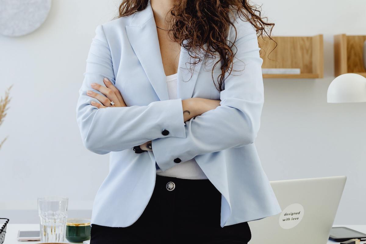 Woman with arms crossed showing how to deal with a narcissist