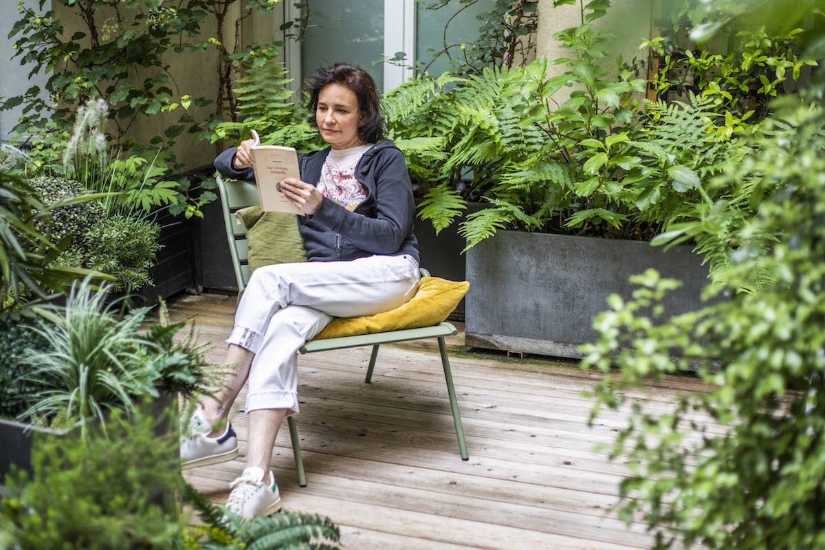 Sonia Choquette reading a book