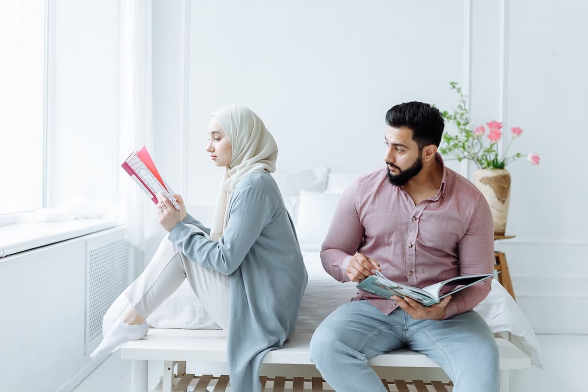 Couple in unrequited love reading books