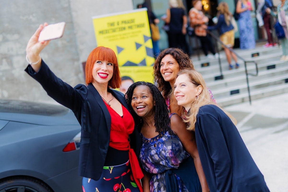 Group of women taking a group selfie at Vishen Live in Los Angeles