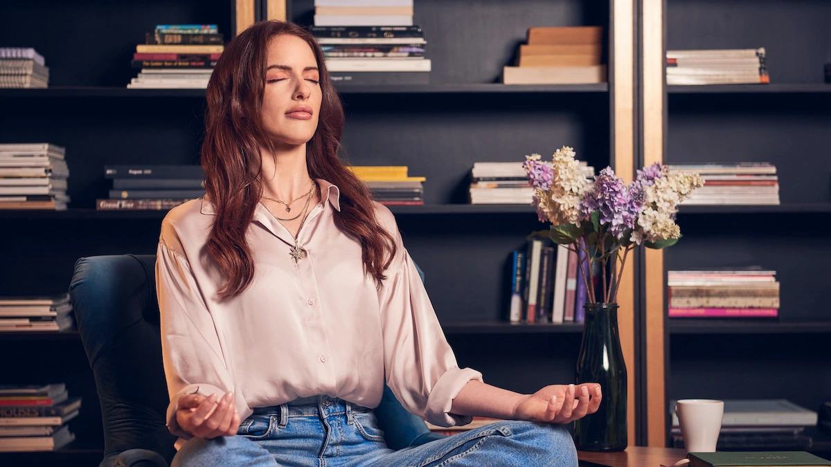Jade Shaw, astral projection expert and trainer of Mindvalley’s The Art of Astral Projection Quest, doing an astral projection meditation