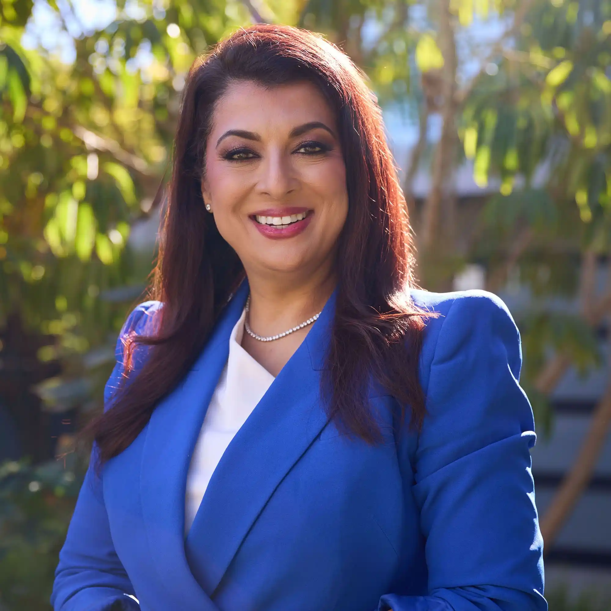 Dr. Romie Mushtaq, board-certified physician, award-winning wellness speaker, creator of brainSHIFT, and trainer of Mindvalley's Healing Burnout program